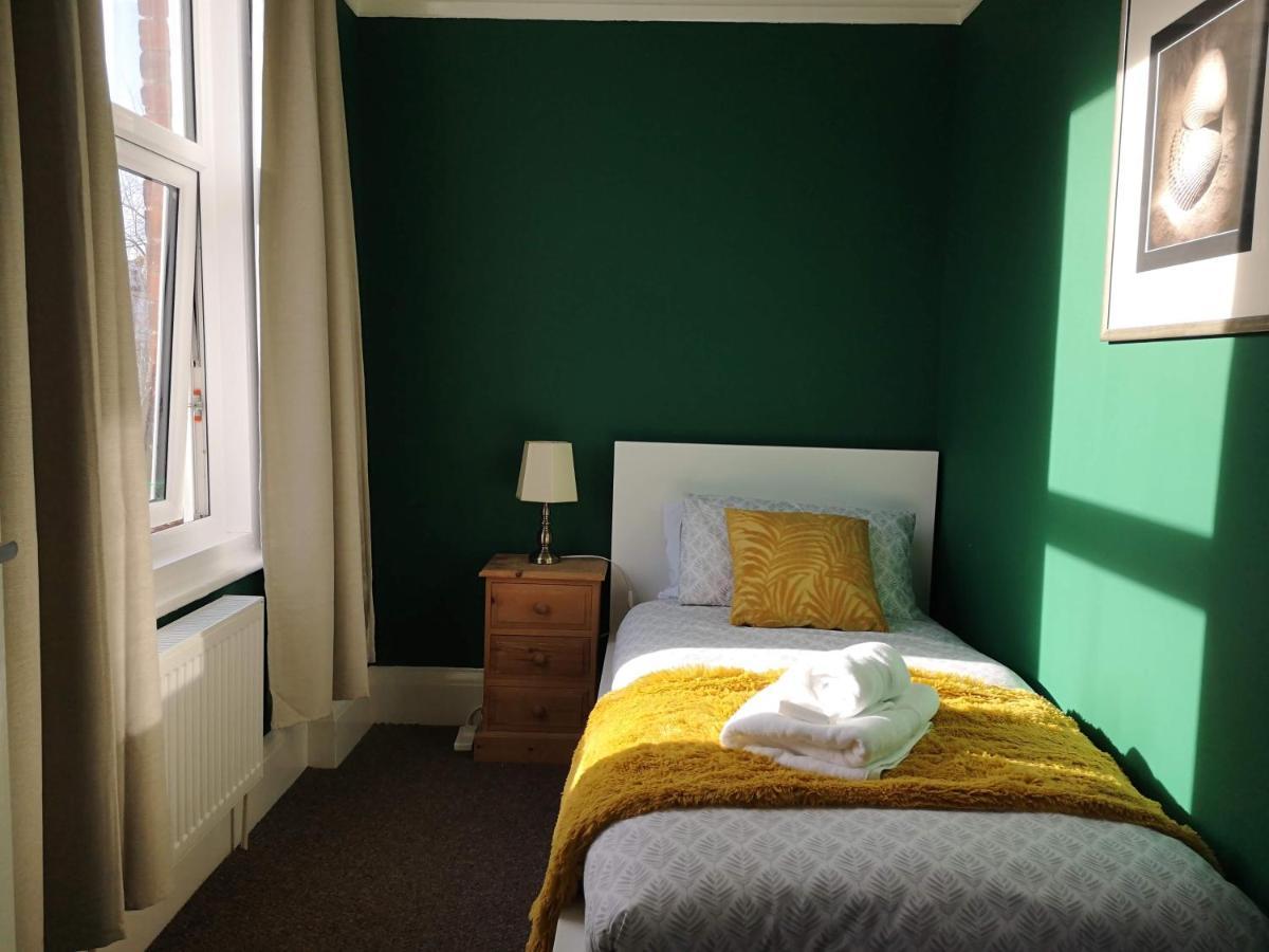 2 Bedroom Apartment At Kent Escapes Short Lets & Serviced Accommodation Kent, Bouverie Escape Folkestone With Wifi Buitenkant foto